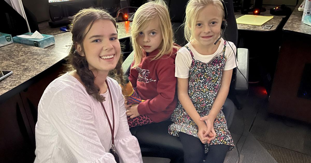 Girl who called 911 for her father honored